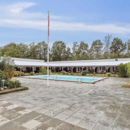 Bright Near And Pool *
